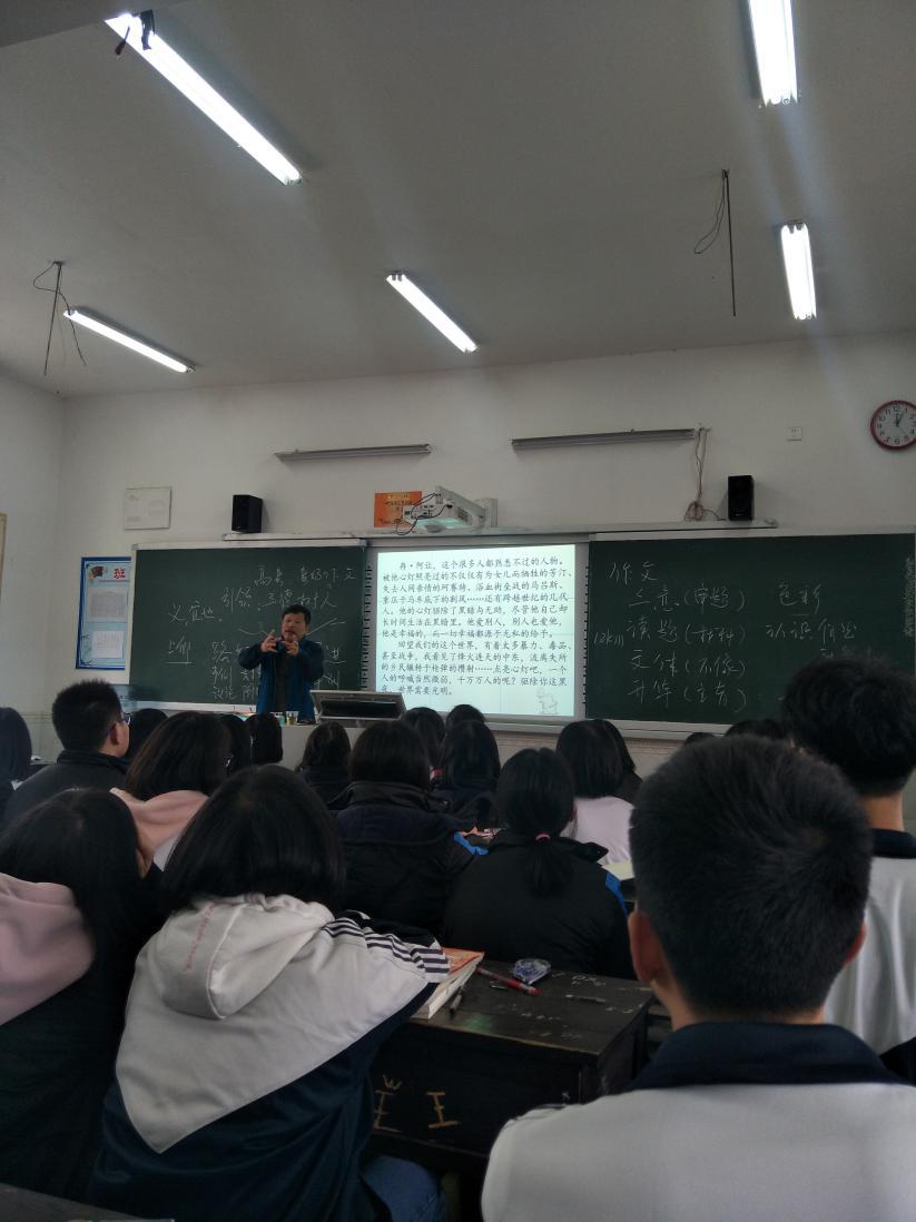 欧阳昱北老师为桃江县二中培优班学生授课